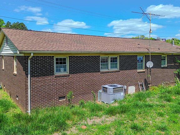 5th image of 250 Hampshire Dr