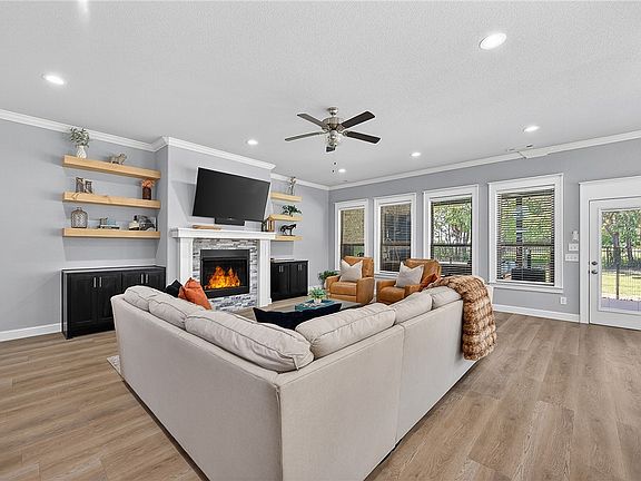 3rd image of 1931 Shepherd Blvd