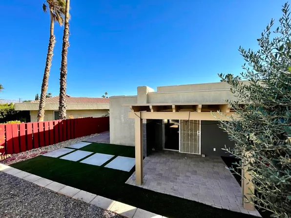 3067 Sunflower Cir E, Palm Springs, CA 92262