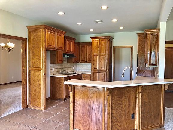 5th image of 4525 NE 38th St