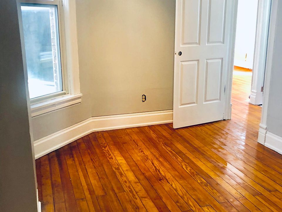 Rear bedroom.