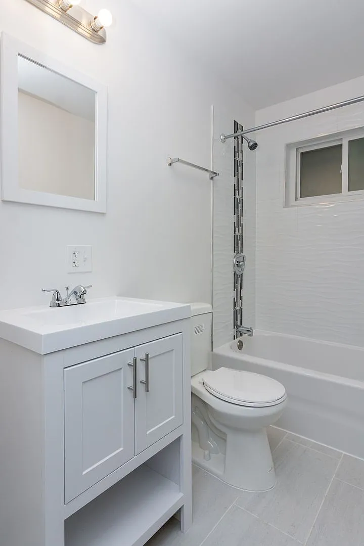 8215 S Ellis — Photo 4