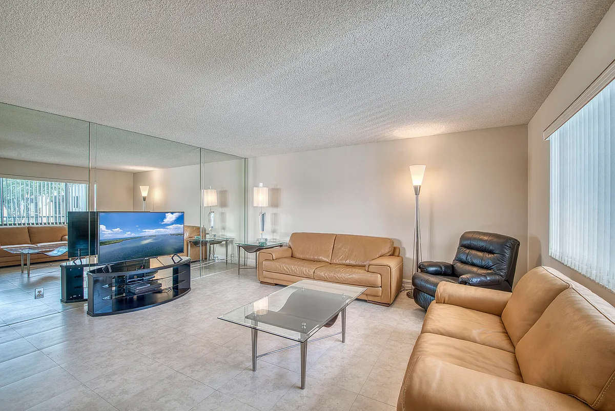 Building Photo - 15108 Ashland Dr #215