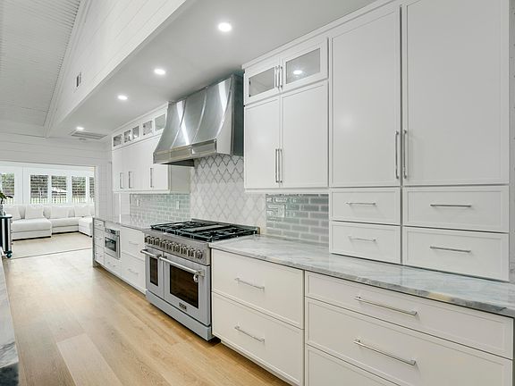 3rd image of 4042 SW Bimini Circle N
