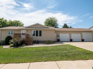 120 Ramm Heights Dr, Madison, SD 57042