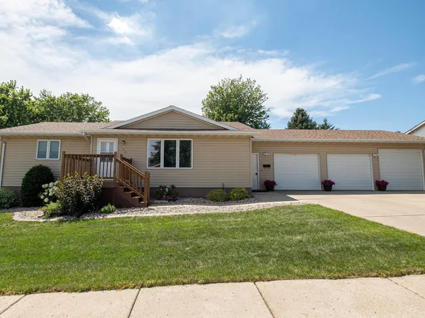 120 Ramm Heights Dr, Madison, SD 57042