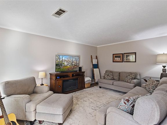 4th image of 501 19th Ave SW