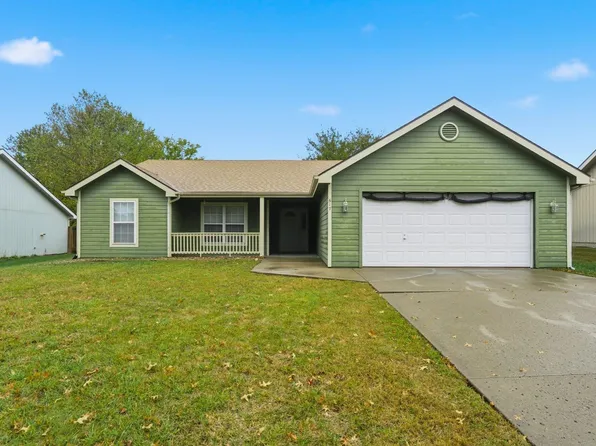 617 N Salsbury Ct, Lawrence, KS 66049