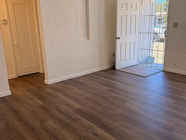 1450 Bristol Ave — Photo 11