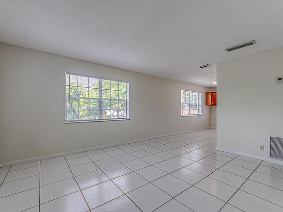 5th image of 808 SE 13th St APT 1