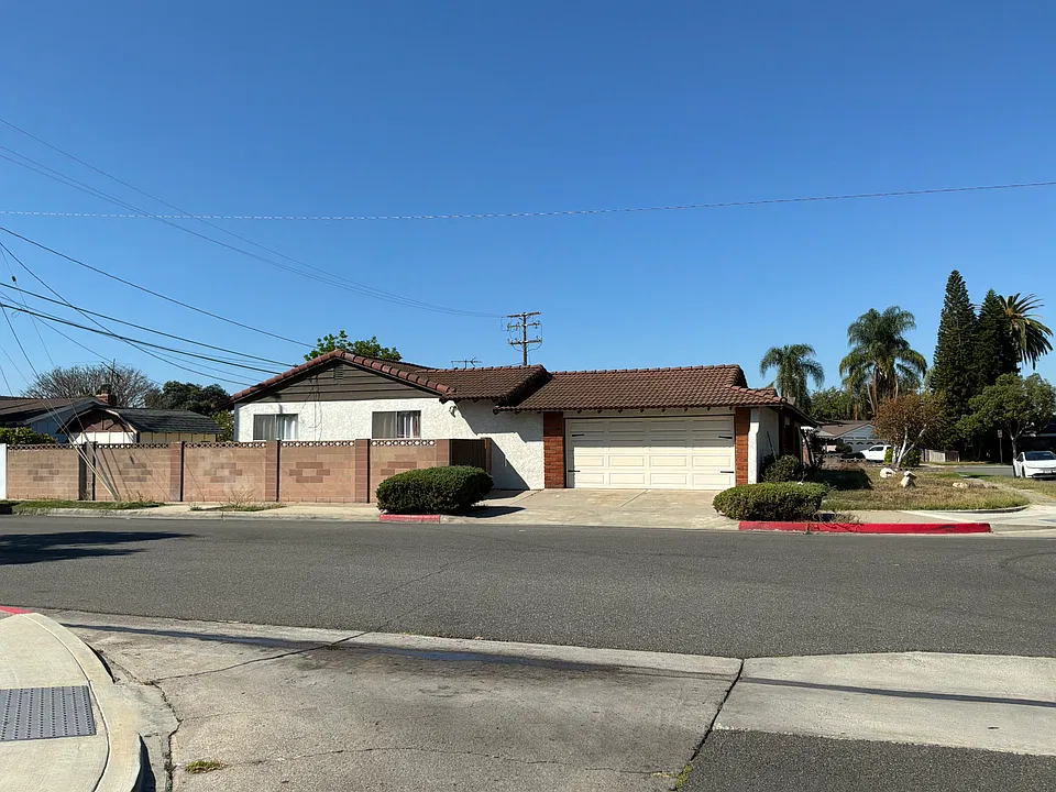 2770 W Monroe Pl