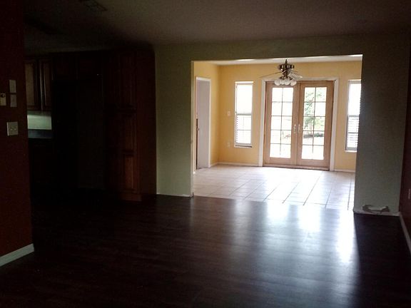 5th image of 1141 Persimmon Dr