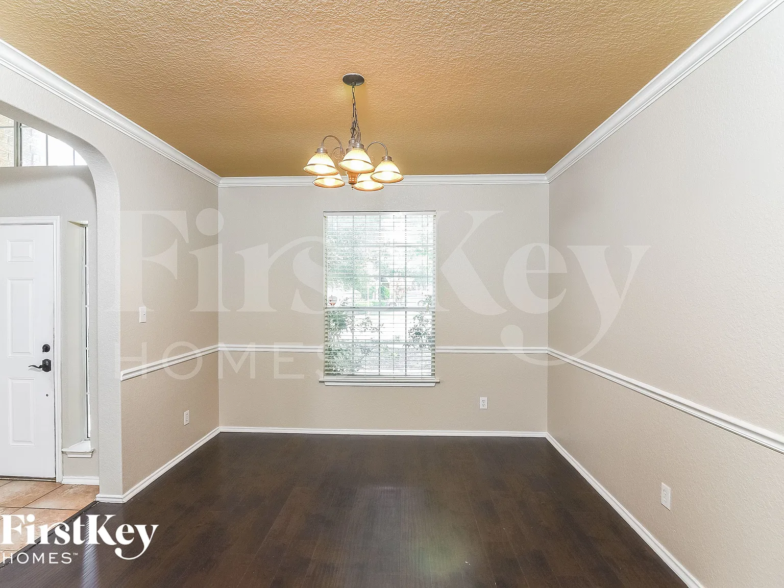 5 bed, 2.5 bath, 3223 sqft, $2,510 — Photo 4