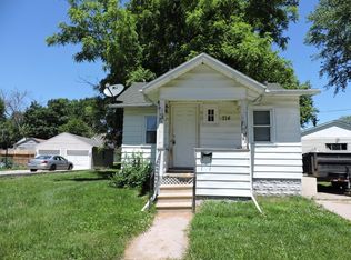 714 Newton St, Waterloo, IA 50703