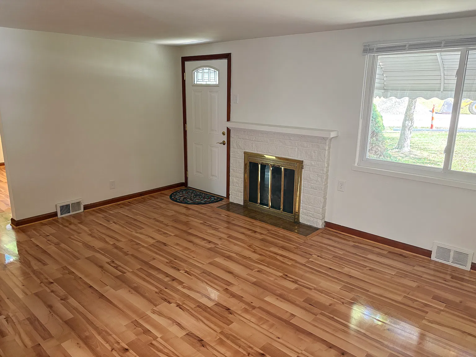 3 bed, 1125 sqft, $1,600 — Photo 4