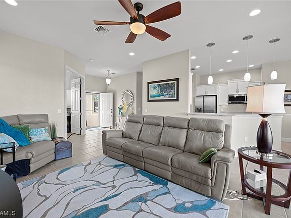3rd image of 13083 Creekside Ln