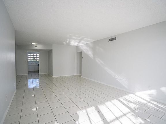 4th image of 1940 Bay Dr Unit 15-1940BAY