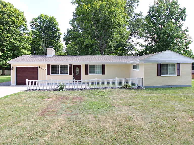 2829 Bahns Dr — Photo 1