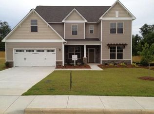 4119 Hunting Path Dr, Hope Mills, NC 28348