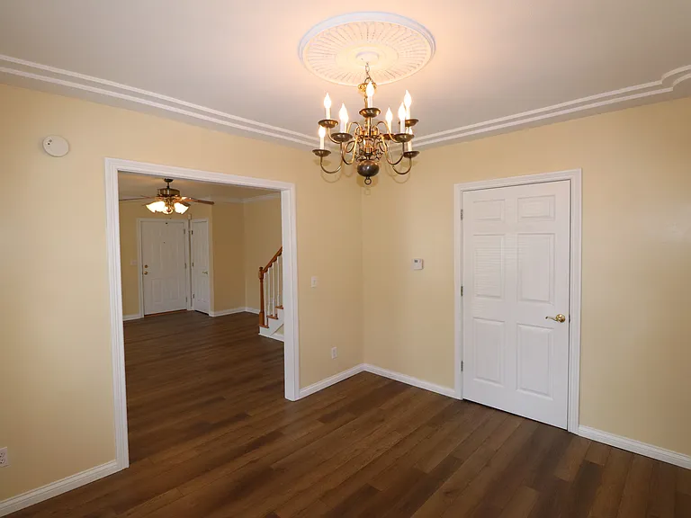 Beautifully Restored Townhouse — Photo 20