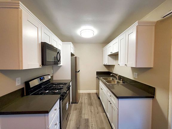 3rd image of 215 H St APT K