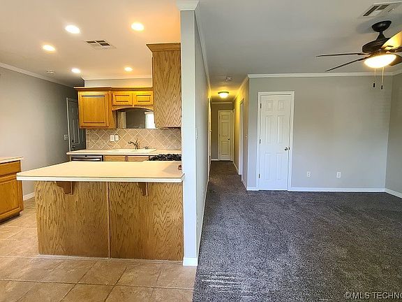 4th image of 213 N Jeffery