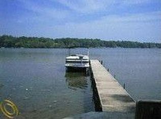 4411 Landing Dr, West Bloomfield, MI 48323