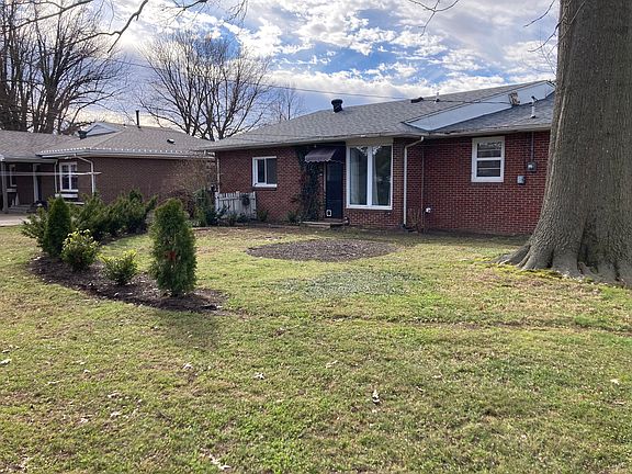 3rd image of 2223 Saint James Ct