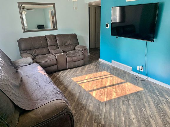 2nd image of 2422 Hollywood Pl