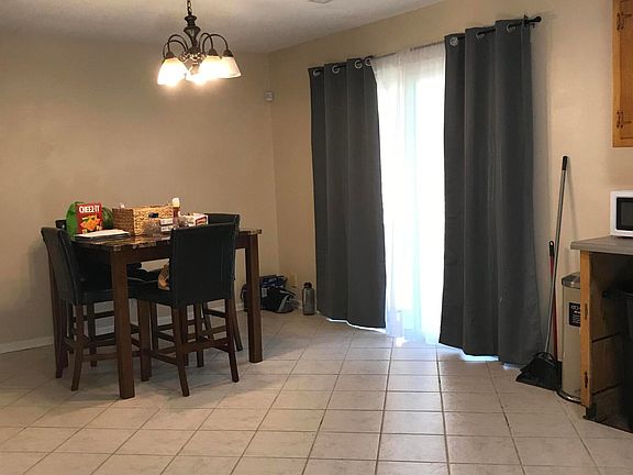 4th image of 38 Kriswood Dr