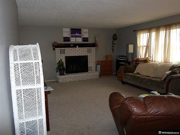 4th image of 171 Hillcrest Dr