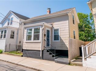 6 Hall Ave, Newport, RI 02840