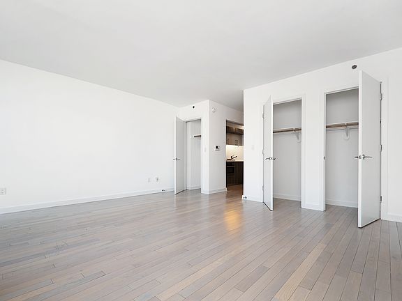 4th image of 250 Bedford Ave #129/401