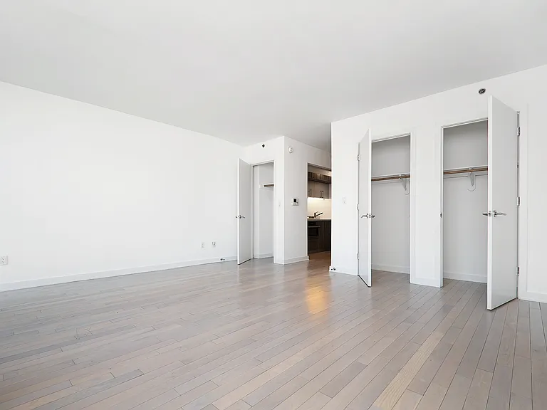 250 Bedford Ave #157401 — Photo 5