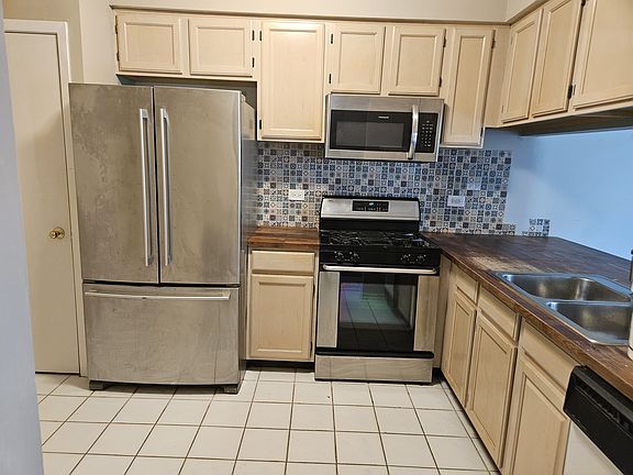 5th image of 558 Woodcrest Dr