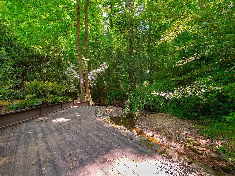 445 Forest Hills Dr — Photo 38