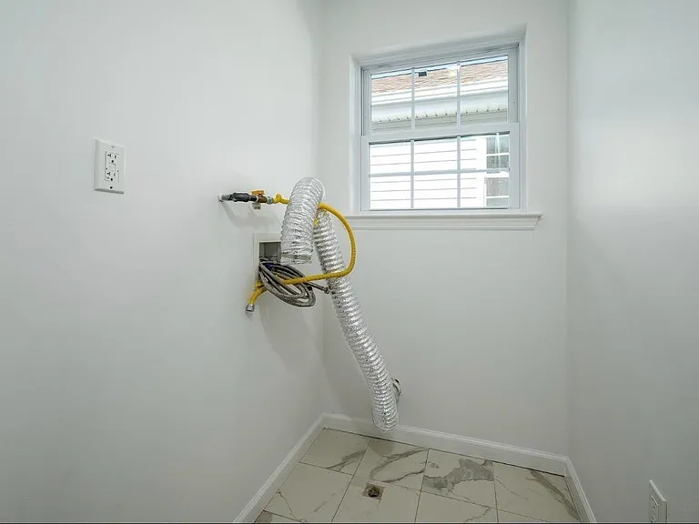 44 W 50th St #2 — Photo 18