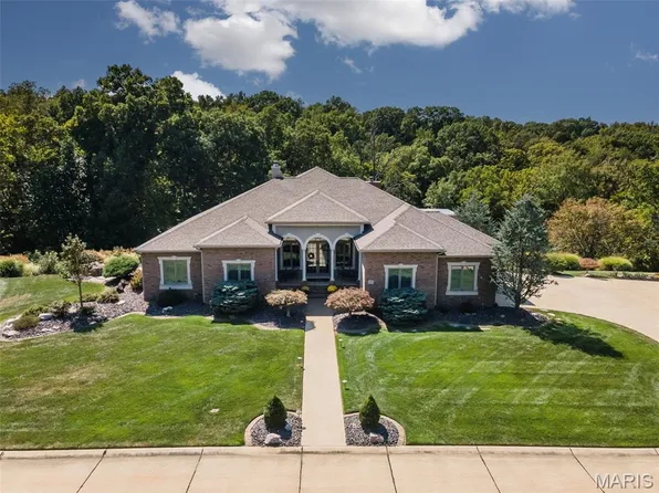 4407 Bluffdale Ct, Godfrey, IL 62035