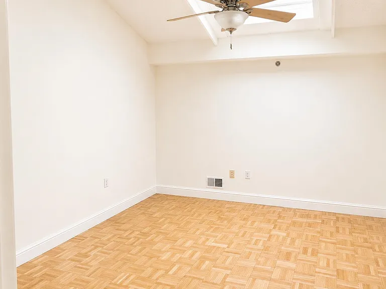 300 Communipaw Ave #302 — Photo 15