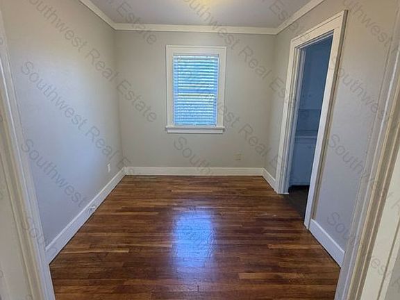 5th image of 200 E 12th St
