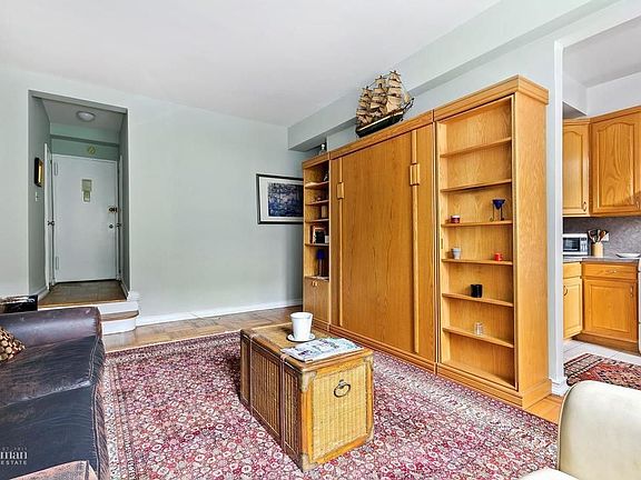 2nd image of 350 Bleecker St APT La