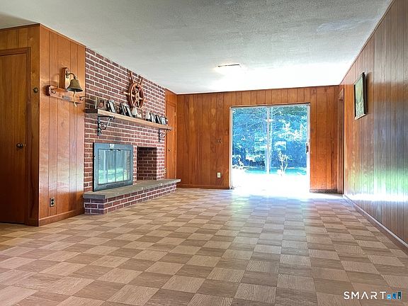 3rd image of 18 Briar Oak Drive