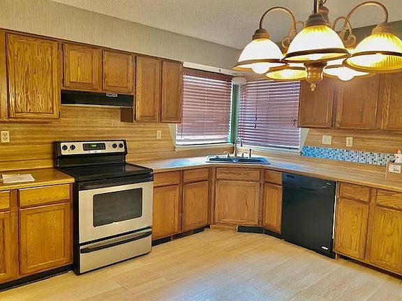 3rd image of 2613 N Windsor Pl APT B