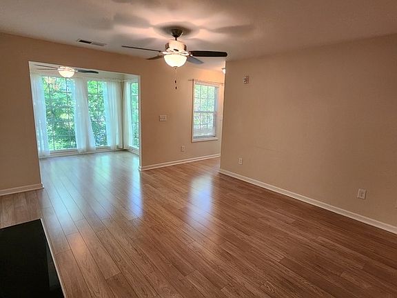 4th image of 807 Country Park Dr SE