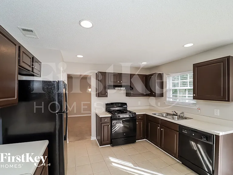1059 Grandview Cir — Photo 7
