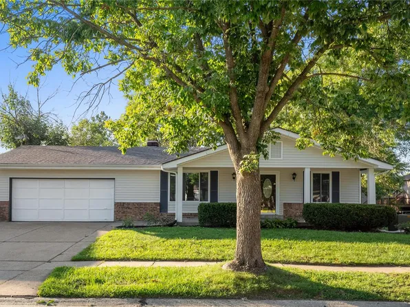 650 Bugle Hill Dr, Florissant, MO 63034