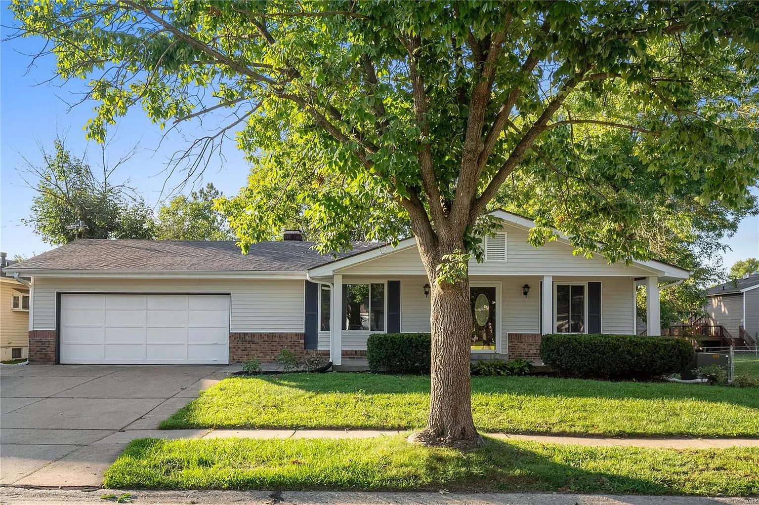 650 Bugle Hill Dr photo 1