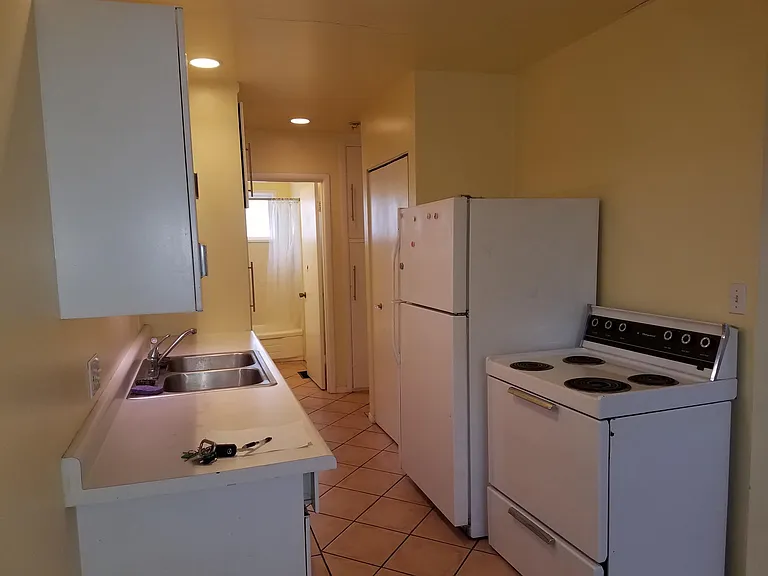 903 E Laird Ave — Photo 4