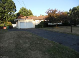 6247 Meadowbrook Dr, Mentor, OH 44060
