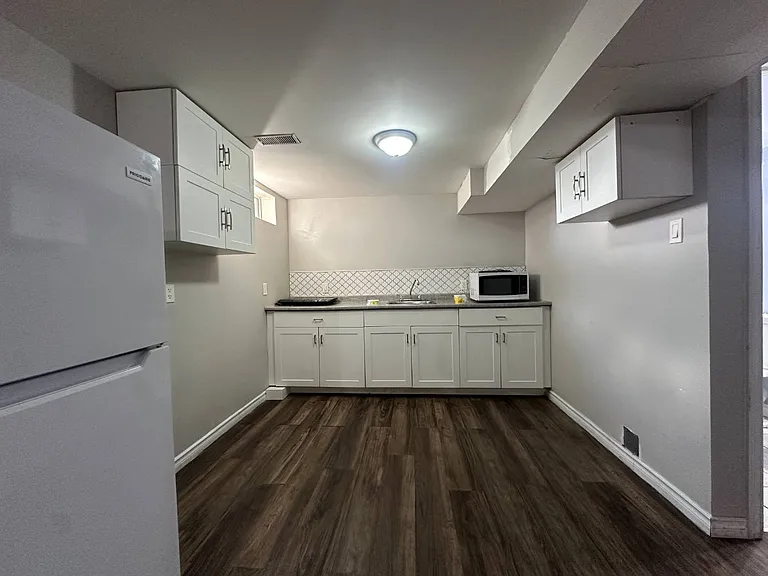 778 Weller St — Photo 14